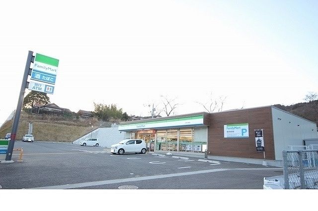 コンビニ　ファミリーマート有野町唐櫃店様（コンビニ）まで1200m