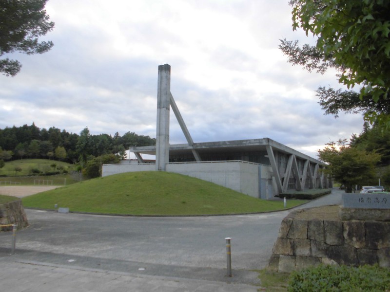 中学校　播磨高原広域事務組合立播磨高原東中学校（中学校）まで488m