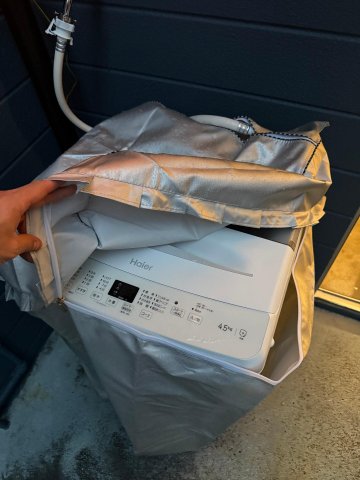 玄関　玄関横洗濯機付き