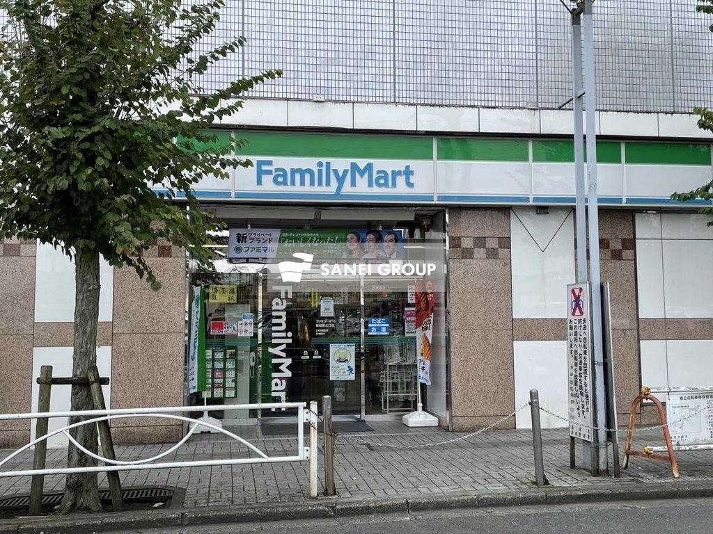 コンビニ　ファミリーマート飯能駅北口店（コンビニ）まで390m