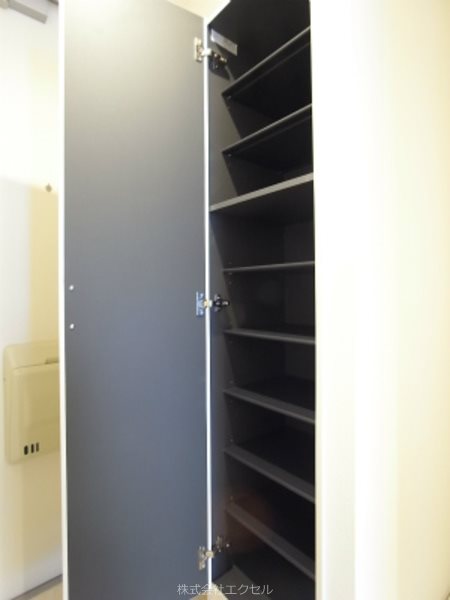 玄関　シューズボックス完備です。
