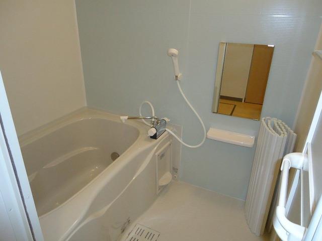 バス・シャワールーム　便利な追焚・浴室乾燥機付きのバスルーム♪