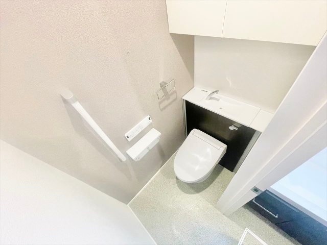 トイレ　同じタイプのお部屋の内装写真転載