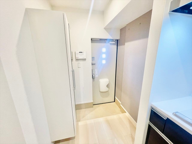 玄関　同じタイプのお部屋の内装写真転載