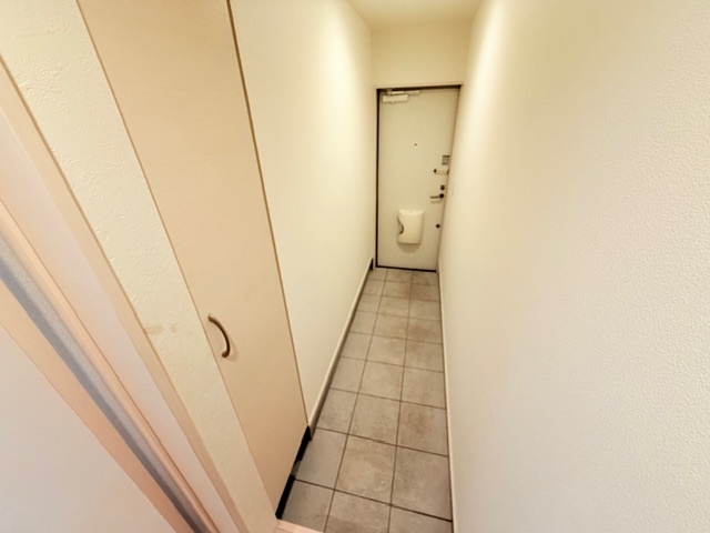 玄関　現況はこちらの反転となります