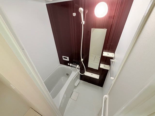 バス・シャワールーム　現況はこちらの反転となります