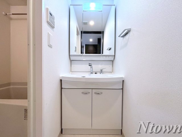 洗面設備　使いやすい独立洗面台です