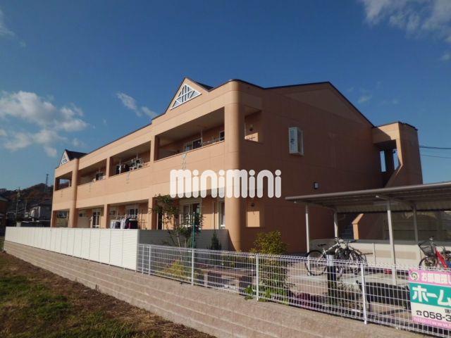 建物外観　南向きの２階建てマンション