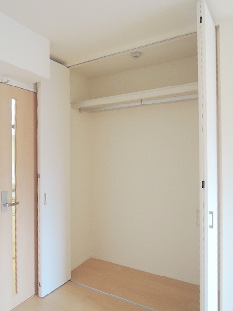 収納　天井までの高さのあるクロゼット