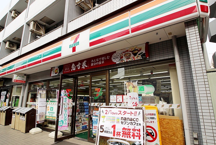 コンビニ　セブンイレブン（コンビニ）まで439m