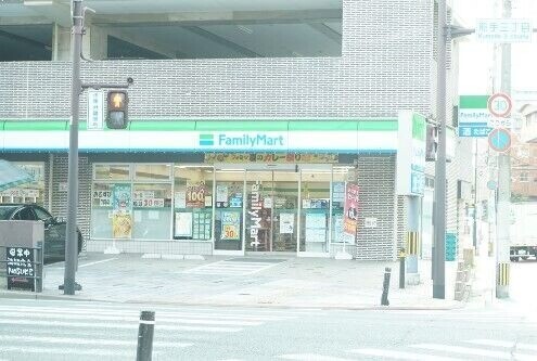 コンビニ　ファミリーマート　八幡黒崎店（コンビニ）まで469m