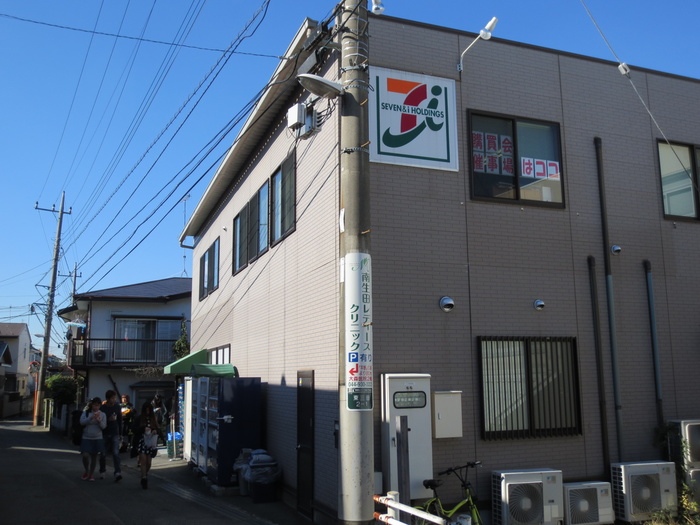 コンビニ　セブンイレブン（コンビニ）まで700m