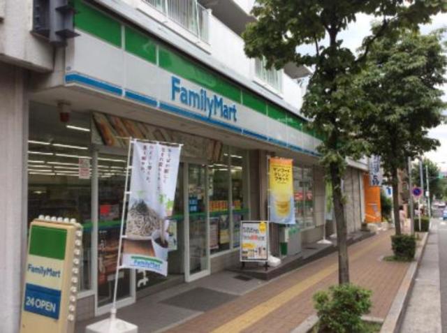 コンビニ　ファミリーマート市ヶ尾駅北口店（コンビニ）まで375m