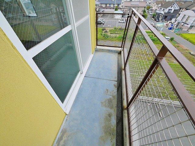 バルコニー　陽当たり良好なバルコニーです
