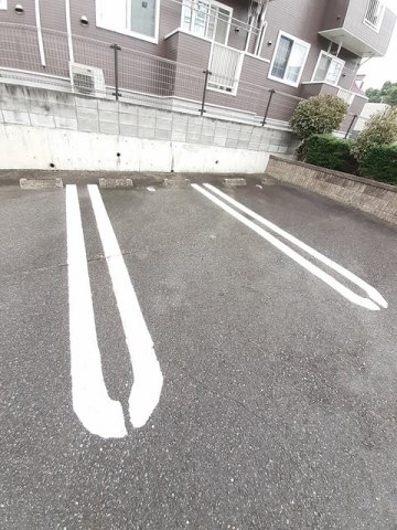 駐車場　駐車場があるので、車を買う予定の方も安心です