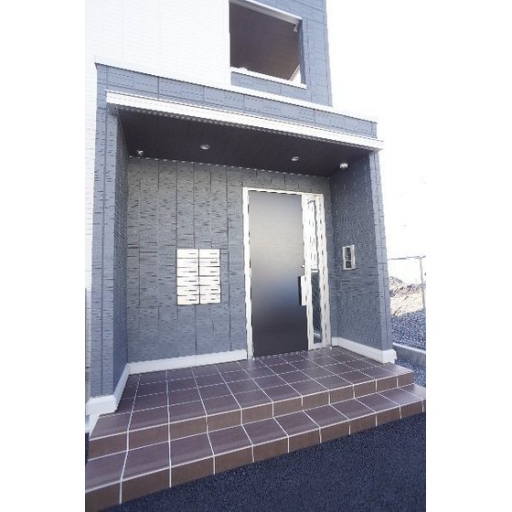 その他　共用エントランスにはオートロックあり