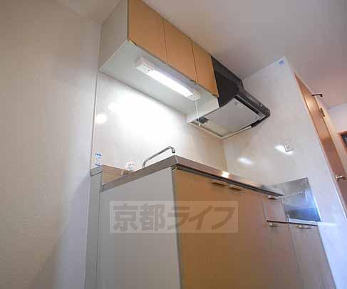 キッチン　キッチン上部にもしっかり収納がございます