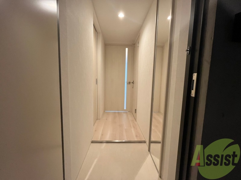 玄関　玄関の様子です。明るい印象ですね。気分もあがりそう。