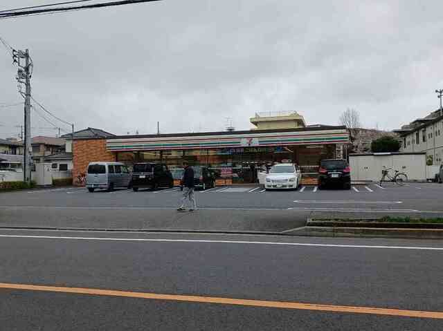 コンビニ　セブンイレブン（コンビニ）まで350m