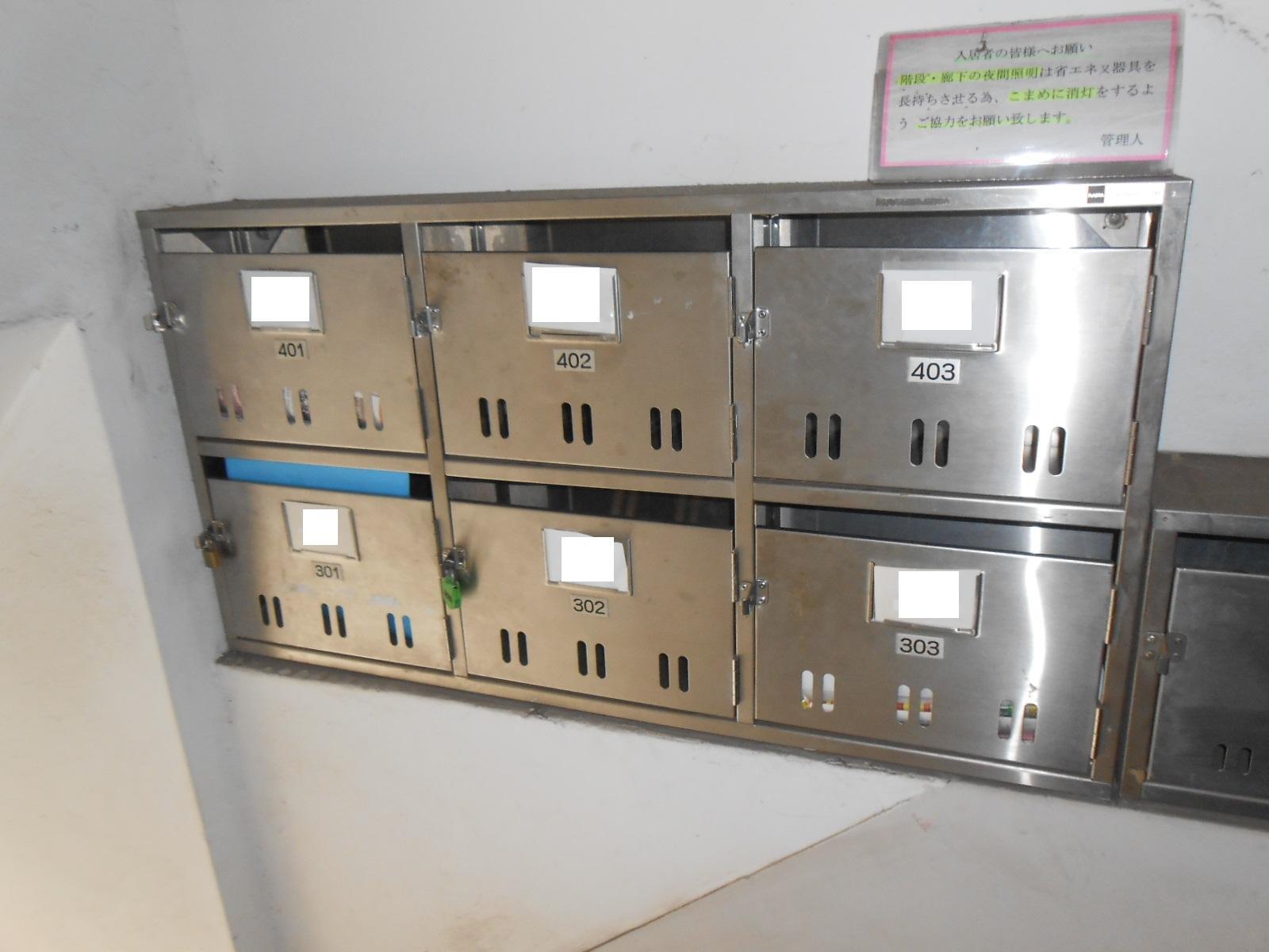 エントランス　階段部分に集合ポストあります♪