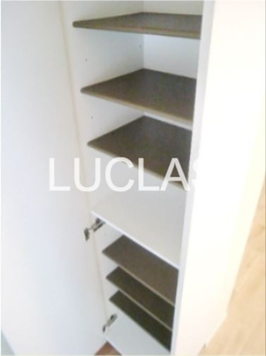 玄関　玄関にはシューズボックス付きです！玄関にはシューズボックス付