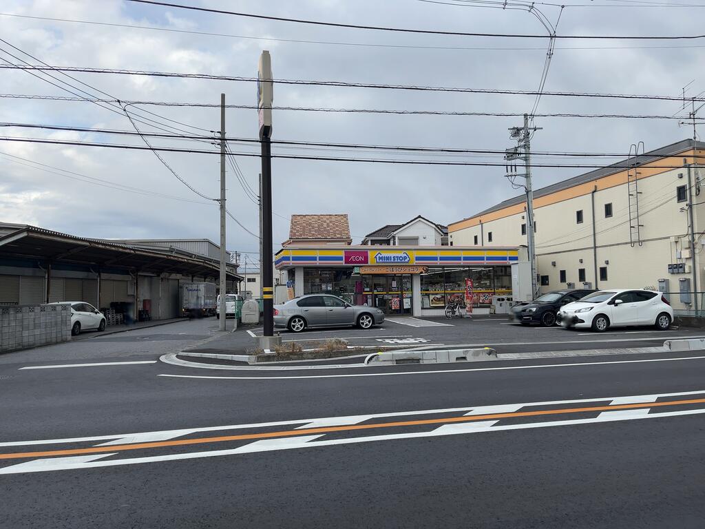 コンビニ　ミニストップ八潮8丁目店（コンビニ）まで590m