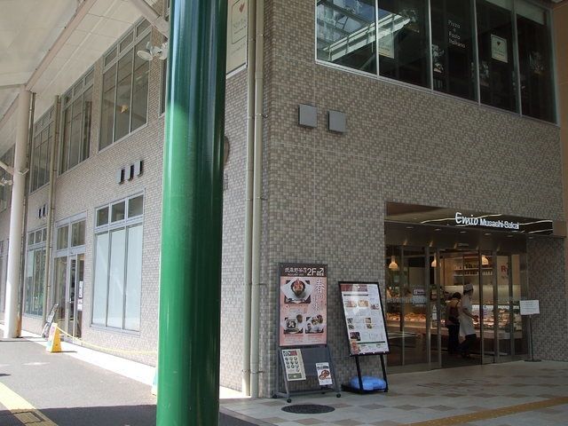 スーパー　エミオ武蔵境（スーパー）まで380m