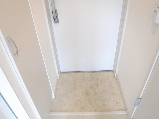 玄関　他のお部屋の参考写真となります。