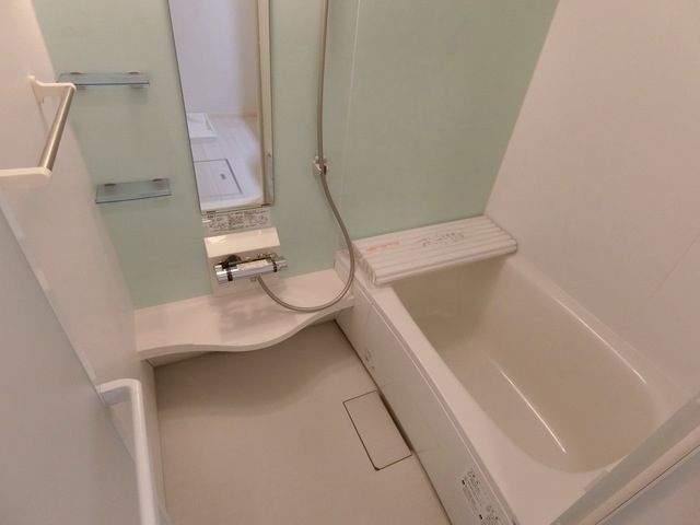 バス・シャワールーム　★浴室乾燥・追い焚き機能付★