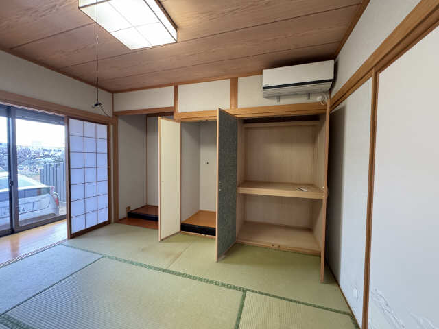 エントランス　1階和室押入れ