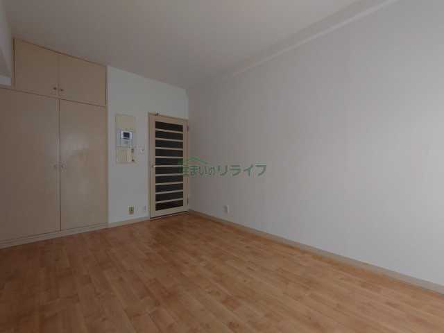 居室・リビング　別部屋参考写真となります。