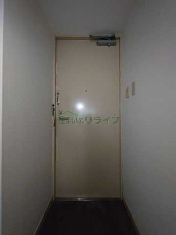 玄関　別部屋参考写真となります。