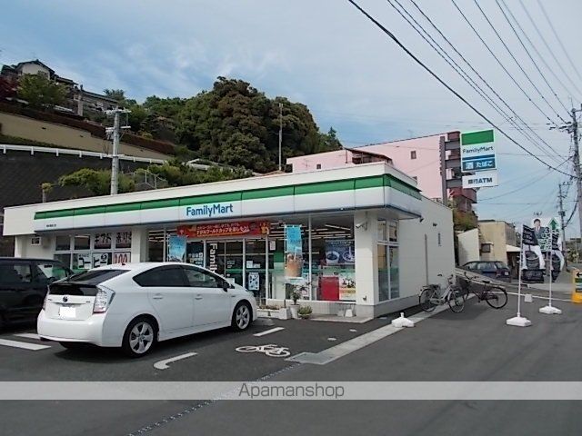 コンビニ　ファミリーマート竜田口店（コンビニ）まで670m