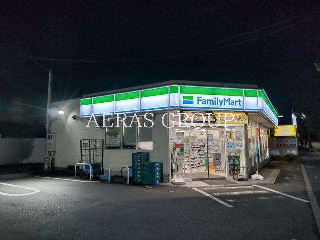 コンビニ　ファミリーマート世田谷喜多見店（コンビニ）まで515m