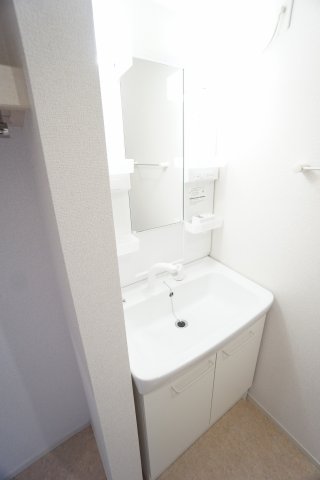 洗面設備　※同物件・反転タイプの写真です。