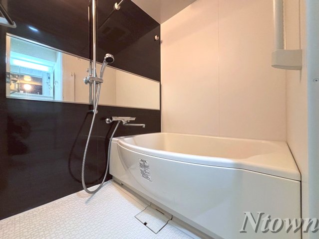 バス・シャワールーム　落ち着いた空間のお風呂です