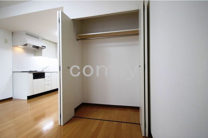 収納　幅のあるクローゼット