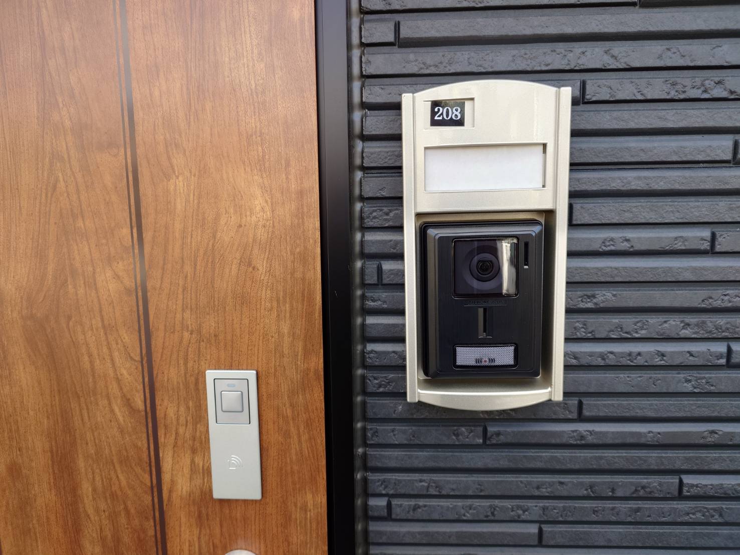 玄関　鍵はＩＣカード式となっているため大変便利です