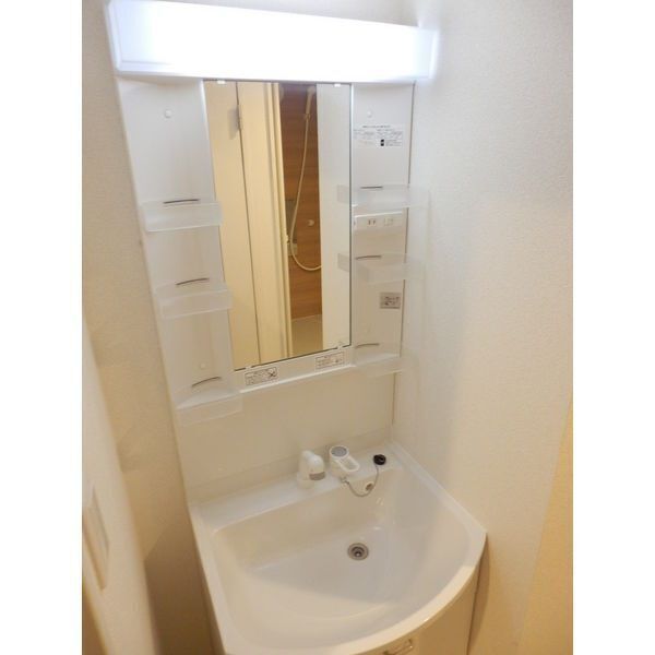 洗面設備　※写真は別号室です。