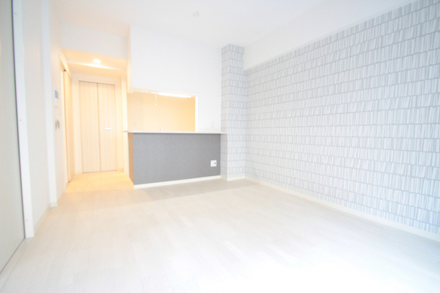 居室・リビング　白くかがやくリビング