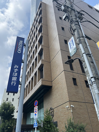 銀行　みずほ銀行六本木支店（銀行）まで825m