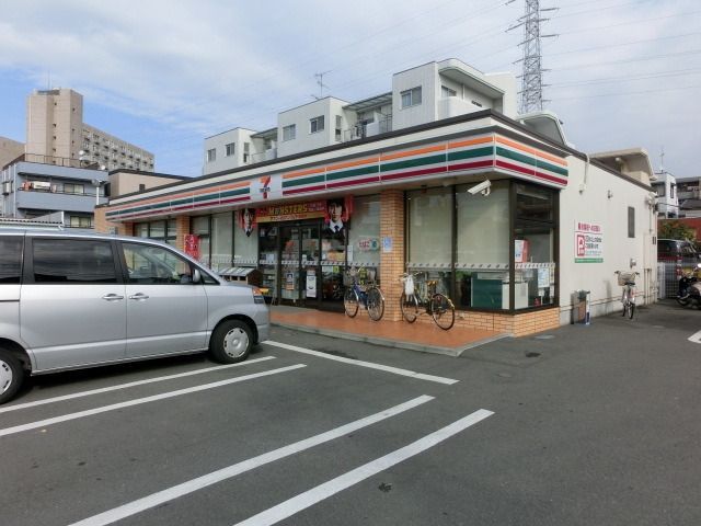 コンビニ　セブンイレブン（コンビニ）まで363m