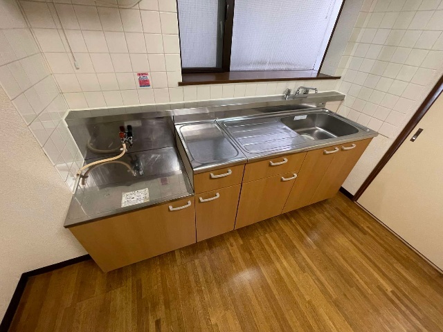 キッチン　※同物件別号室の参考写真です。