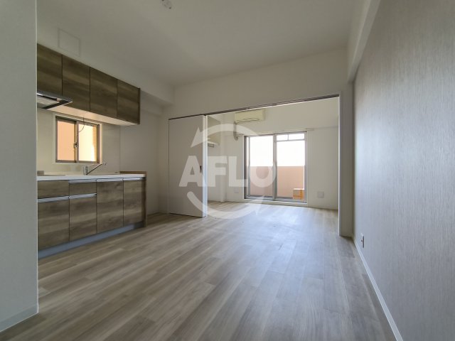 居室・リビング　フロンティアタワー九条II　リビング