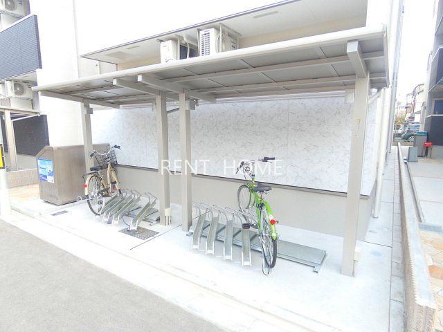 その他共有部分　屋根付きの駐輪場です。