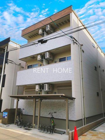 建物外観　3階建てのスマートな建物です。