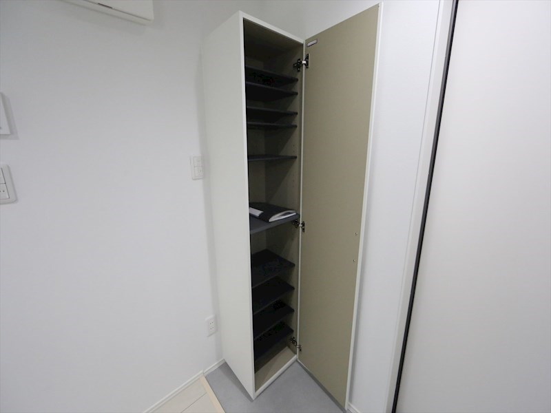 玄関　玄関　シューズボックス付（収納充実してます）