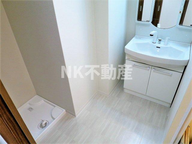 洗面設備　明るい洗面所です