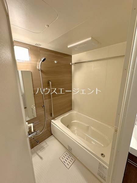 バス・シャワールーム　追い焚き機能付きです。※別室の写真です