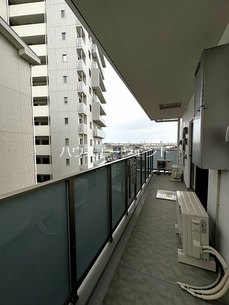 バルコニー　洗濯物が沢山干せます。※別室の写真です